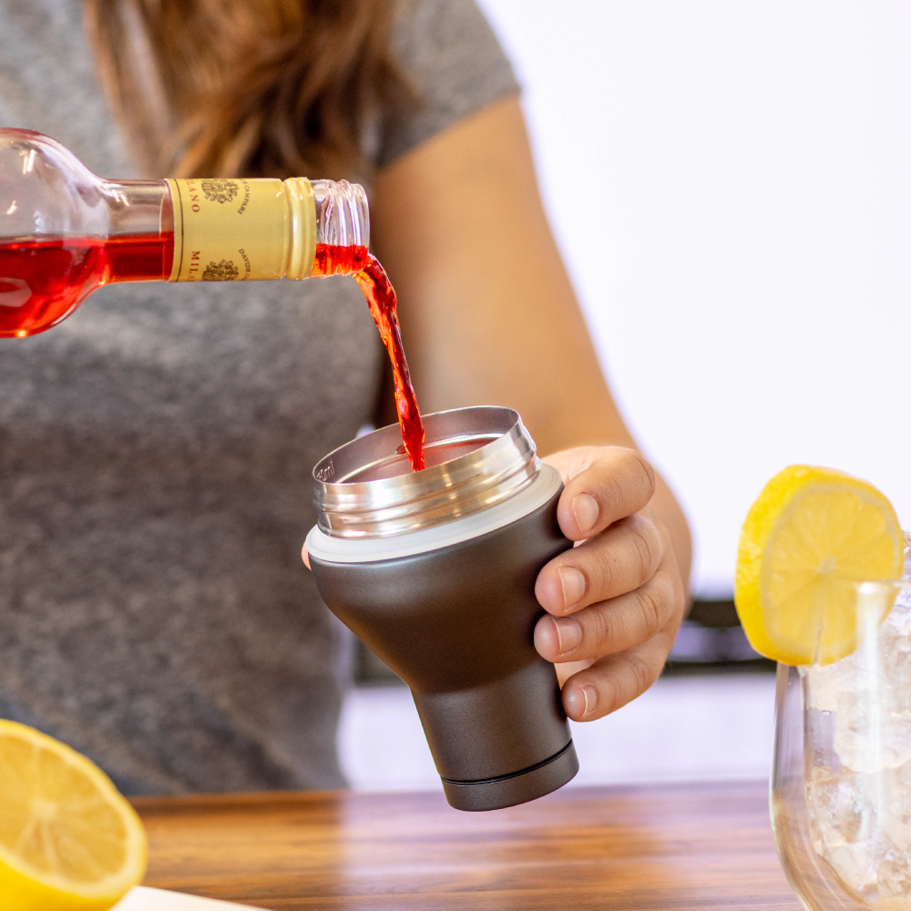 cocktail-shaker-lid-k8 Cocktail_Shaker_lifestyle_2_b714e13d-dd84-4844-956f-11cddc294041.png