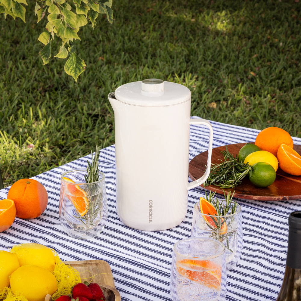 pitcher-r2 OatmilkPitcher_Lifestyle.png